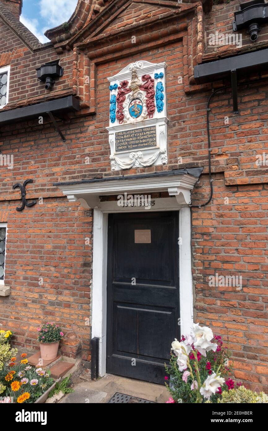 Il Smythes Almshouses è un edificio classificato di grado II*, costruito da James Smyth, Citizen & Salter di Londra nel 1659, Maidenhead, Berkshire, Regno Unito. Foto Stock