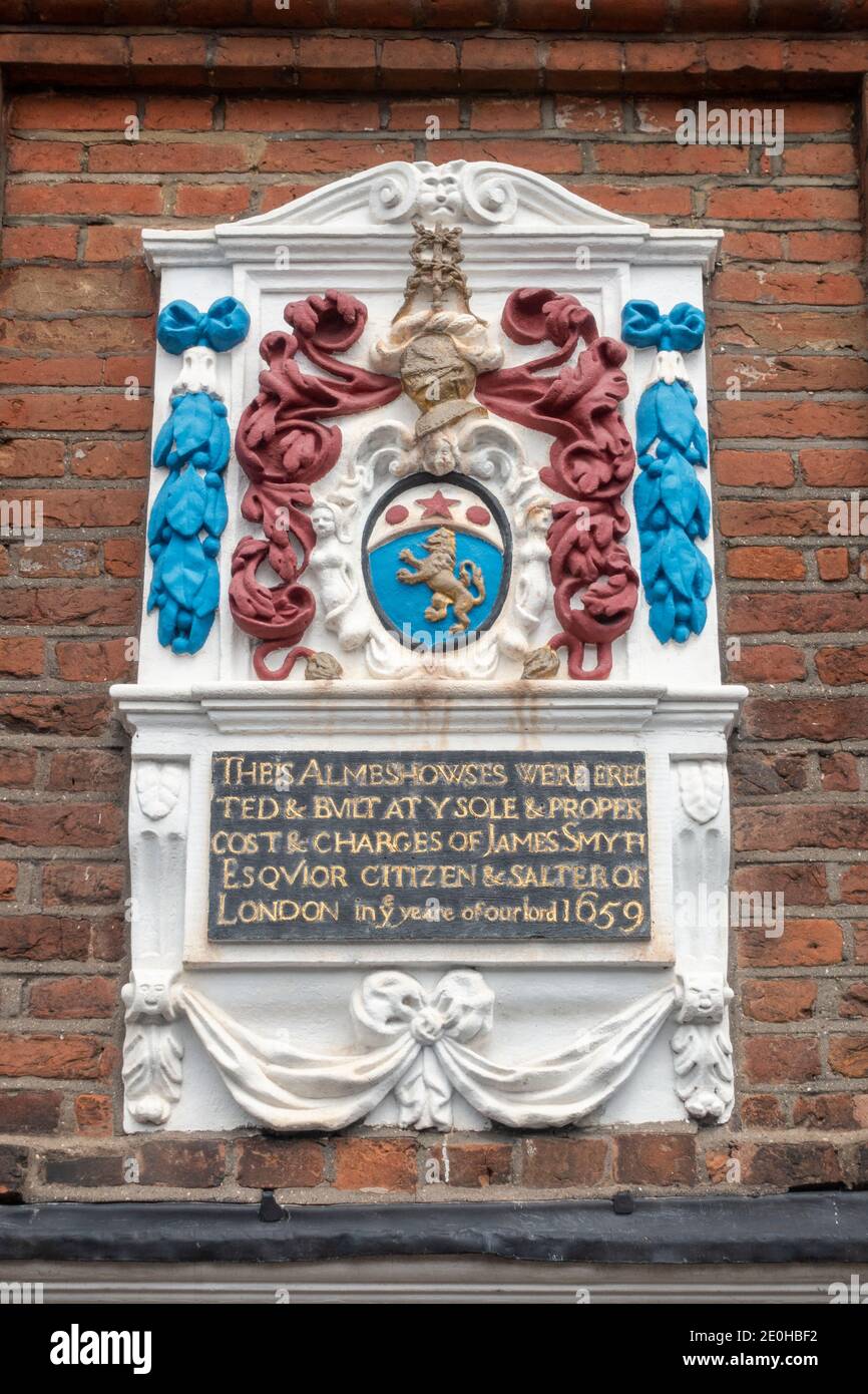Il Smythes Almshouses è un edificio classificato di grado II*, costruito da James Smyth, Citizen & Salter di Londra nel 1659, Maidenhead, Berkshire, Regno Unito. Foto Stock