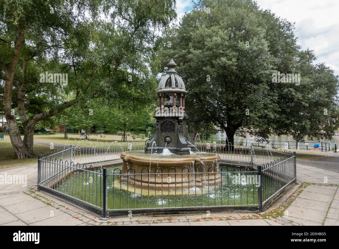 La Ada Lewis Memorial Fountain accanto al Tamigi a Maidenhead, Berkshire, Regno Unito. Foto Stock