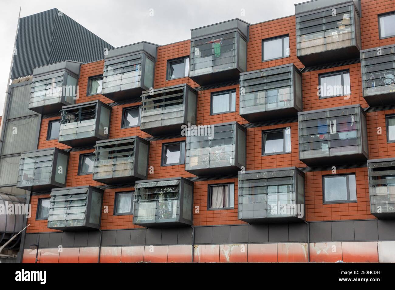 Appartamenti collegati ad un grande supermercato Sainsburys progettato da Chetwood Associates, Maidenhead, Berkshire, UK. Foto Stock