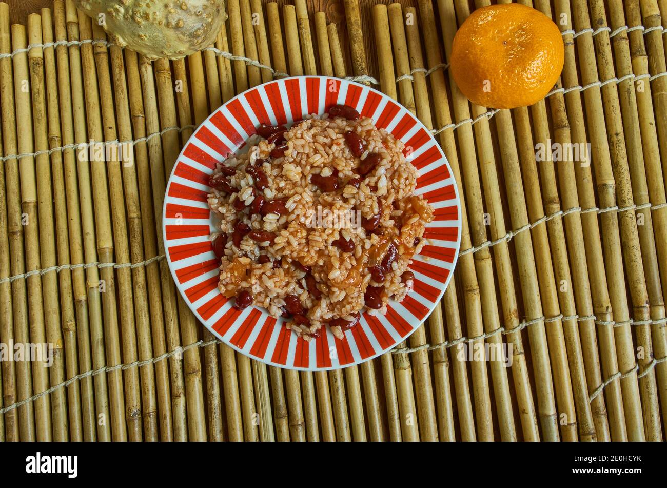 Arroz junto - piatto portoricano, fatto con riso, fagioli e carne Foto Stock