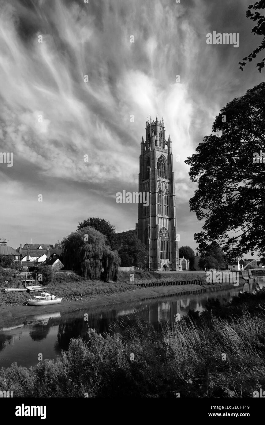 Vista autunnale della chiesa di St Botolphs, (Boston Stump), fiume Witham, città di Boston, contea di Lincolnshire, Inghilterra, Regno Unito Foto Stock