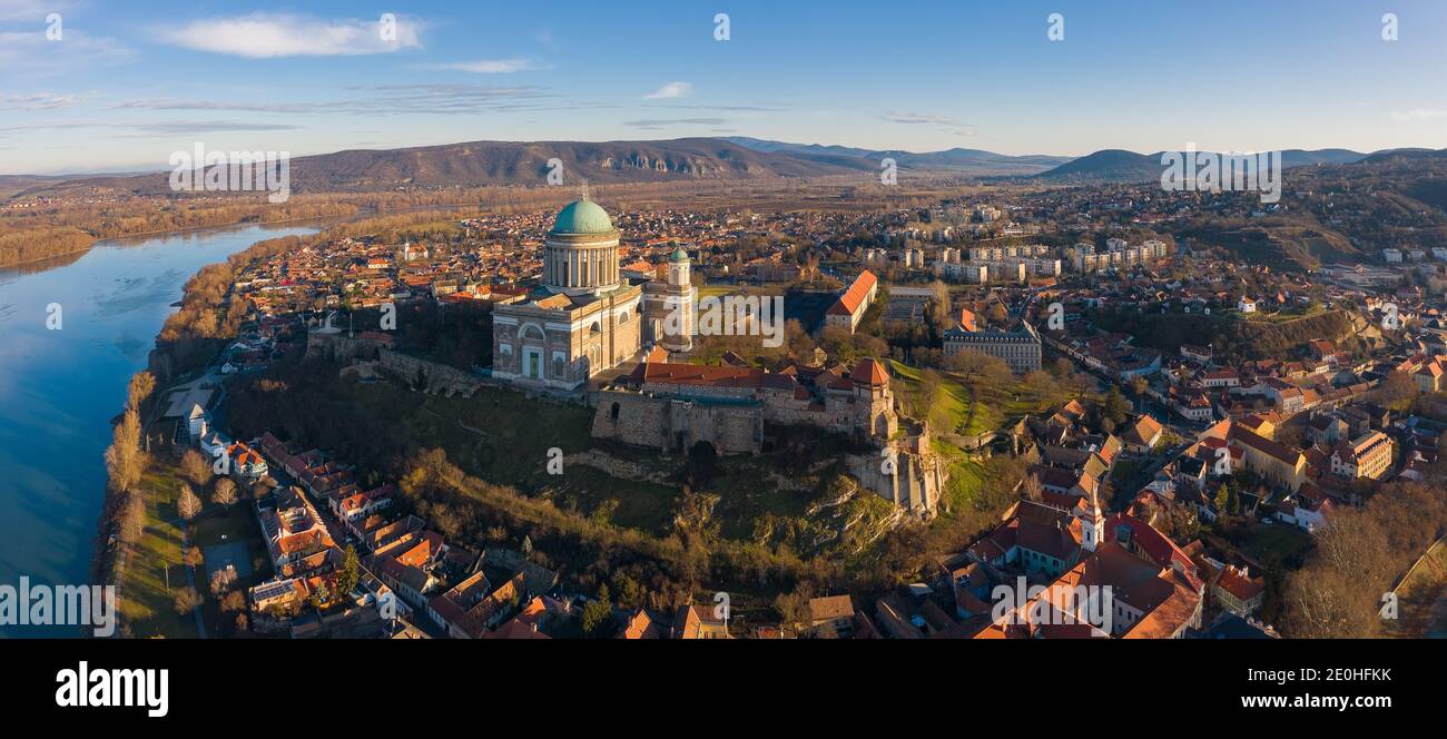 Esztergom, Ungheria - veduta aerea della bellissima Basilica di Esztergom vicino al Danubio Foto Stock