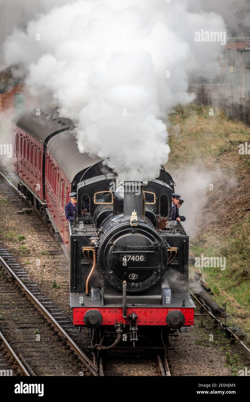 BR '3F' 0-6-0T No. 47406 parte dalla stazione di Loughborough sulla Great Central Railway Foto Stock