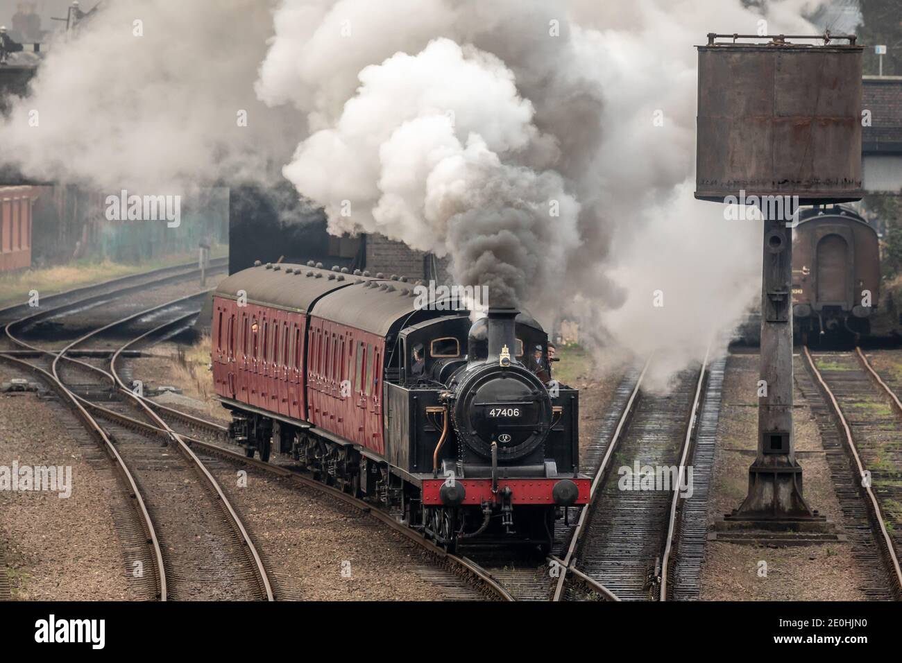 BR '3F' 0-6-0T No. 47406 parte dalla stazione di Loughborough sulla Great Central Railway Foto Stock