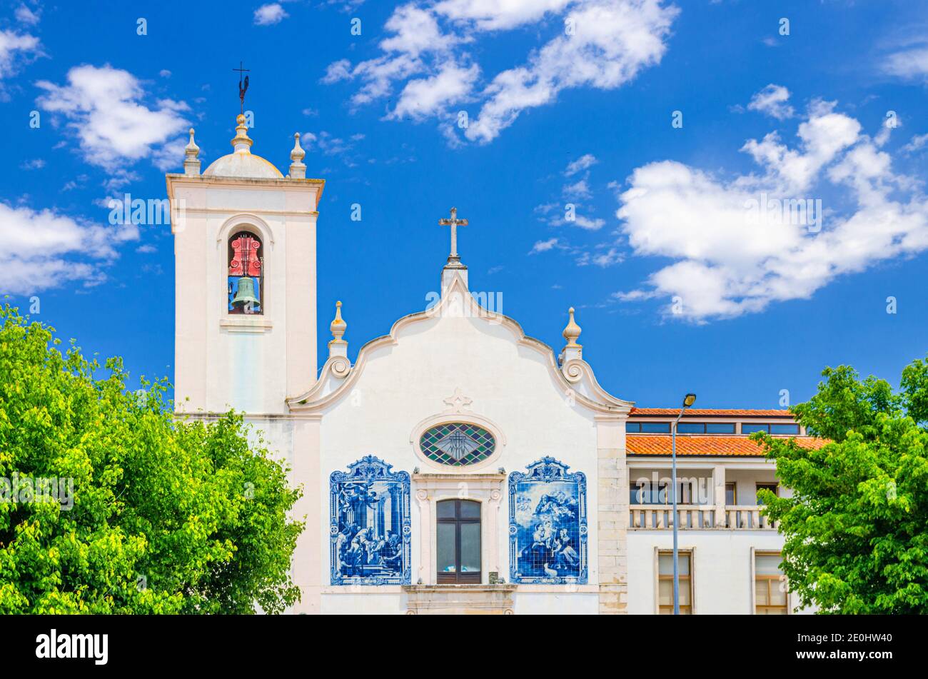 Aveiro, Portogallo, 13 giugno 2017: Vera Cruz chiesa cattolica azulejos-edificio piastrellato, Paroquia da vera Cruz - Igreja Matriz in Aveiro città storica ce Foto Stock