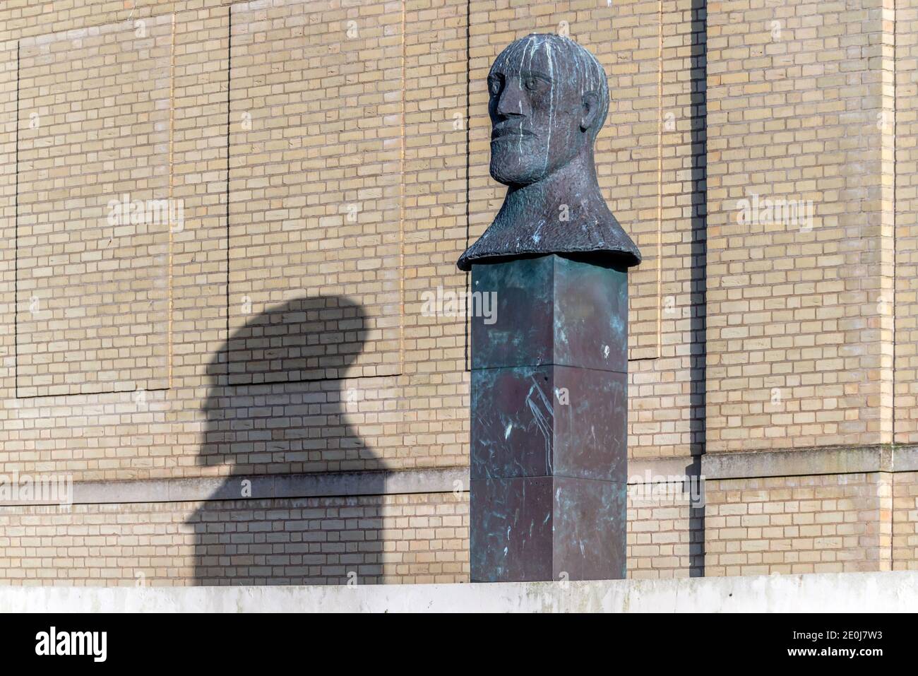 Worthing, 11 dicembre 2020: Il Quartetto del deserto dello scultore Dame Elisabeth Frink Foto Stock