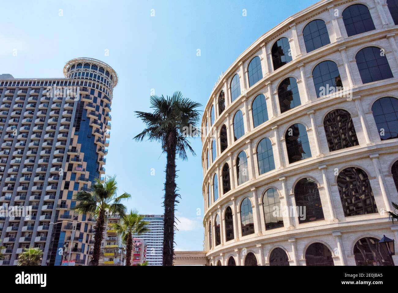 Colosseum Marina Hotel e moderno edificio di appartamenti, Batumi, Georgia Foto Stock