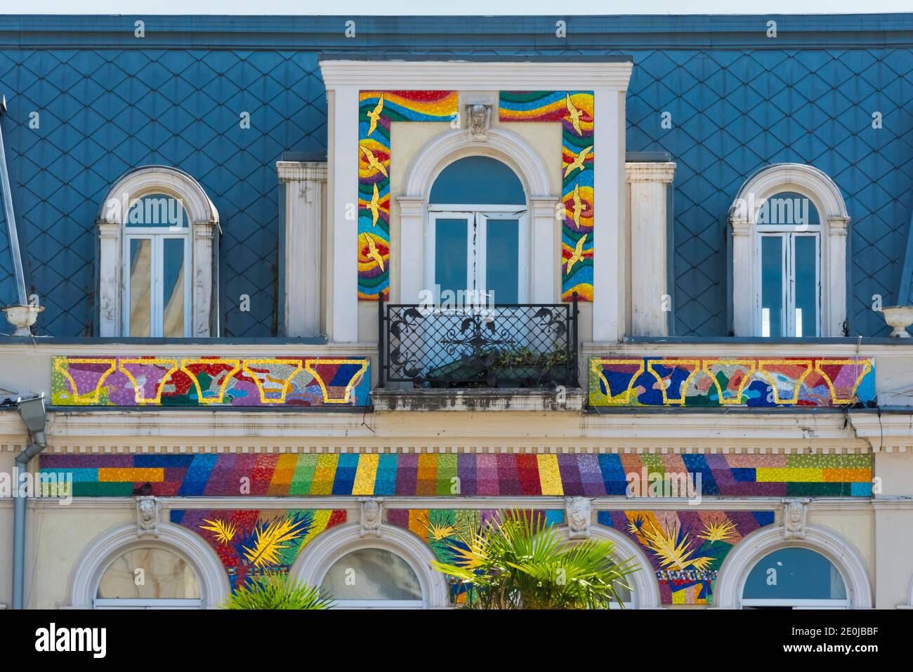 Dettagli architettonici di uno splendido edificio in Piazza d'Europa, Batumi, Georgia Foto Stock
