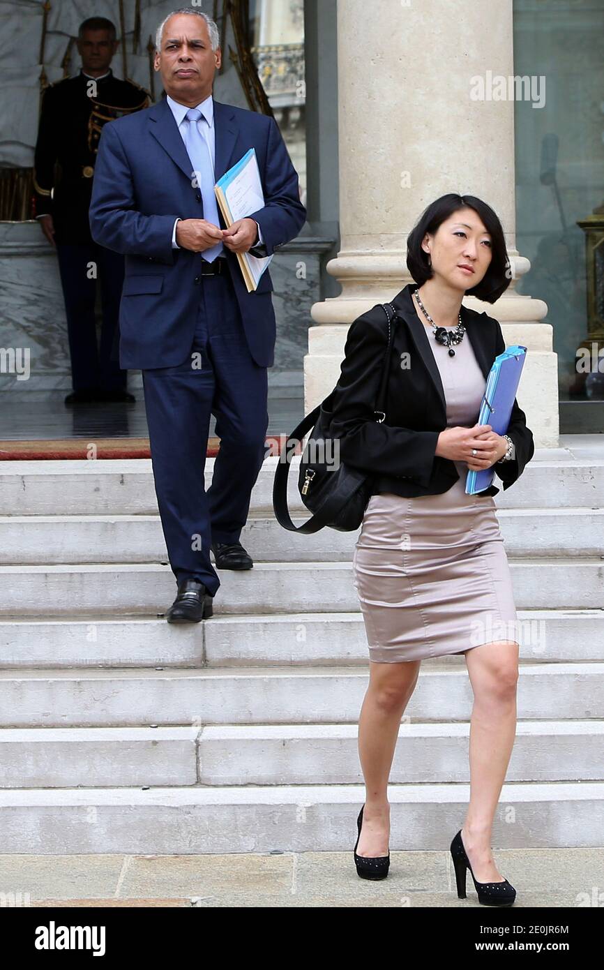 Il Ministro francese per i territori d'oltremare Victors a Lurel e il Ministro francese per le PMI, le innovazioni e l'economia digitale Fleur Pellerin lasciano l'Elysee Palace a Parigi, in Francia, il 11 luglio 2012 dopo la riunione settimanale del gabinetto. Foto di Stephane Lemouton/ABACAPRESS.COM. Foto Stock