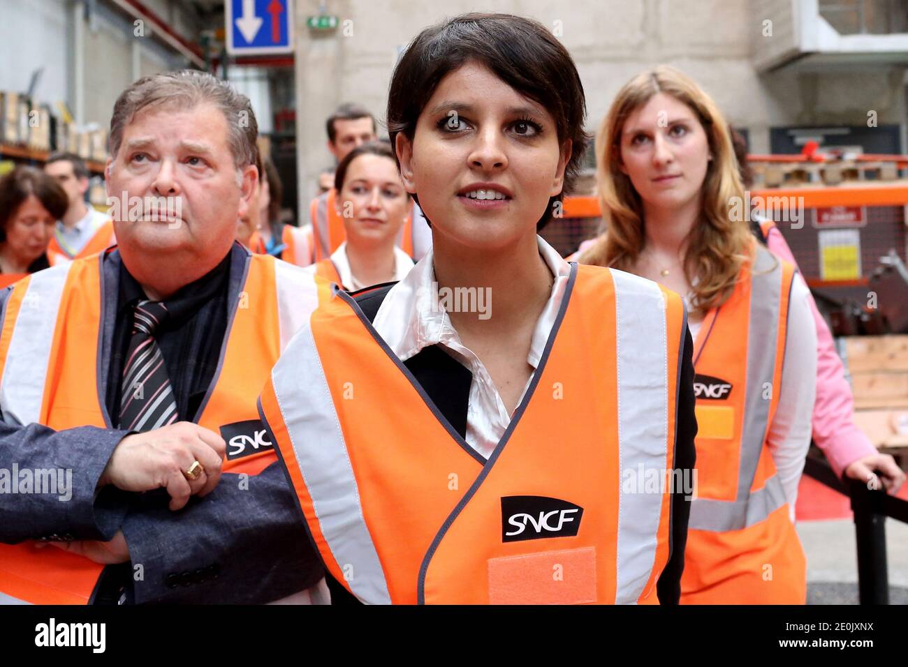 Ministro francese dei diritti della donna, Najat Vallaud-Belkacem visita il centro tecnico della SNCF, in Val d Argenteuil vicino a Parigi, Francia il 20 luglio 2012. Foto di Stephane Lemouton/ABACAPRESS.COM. Foto Stock