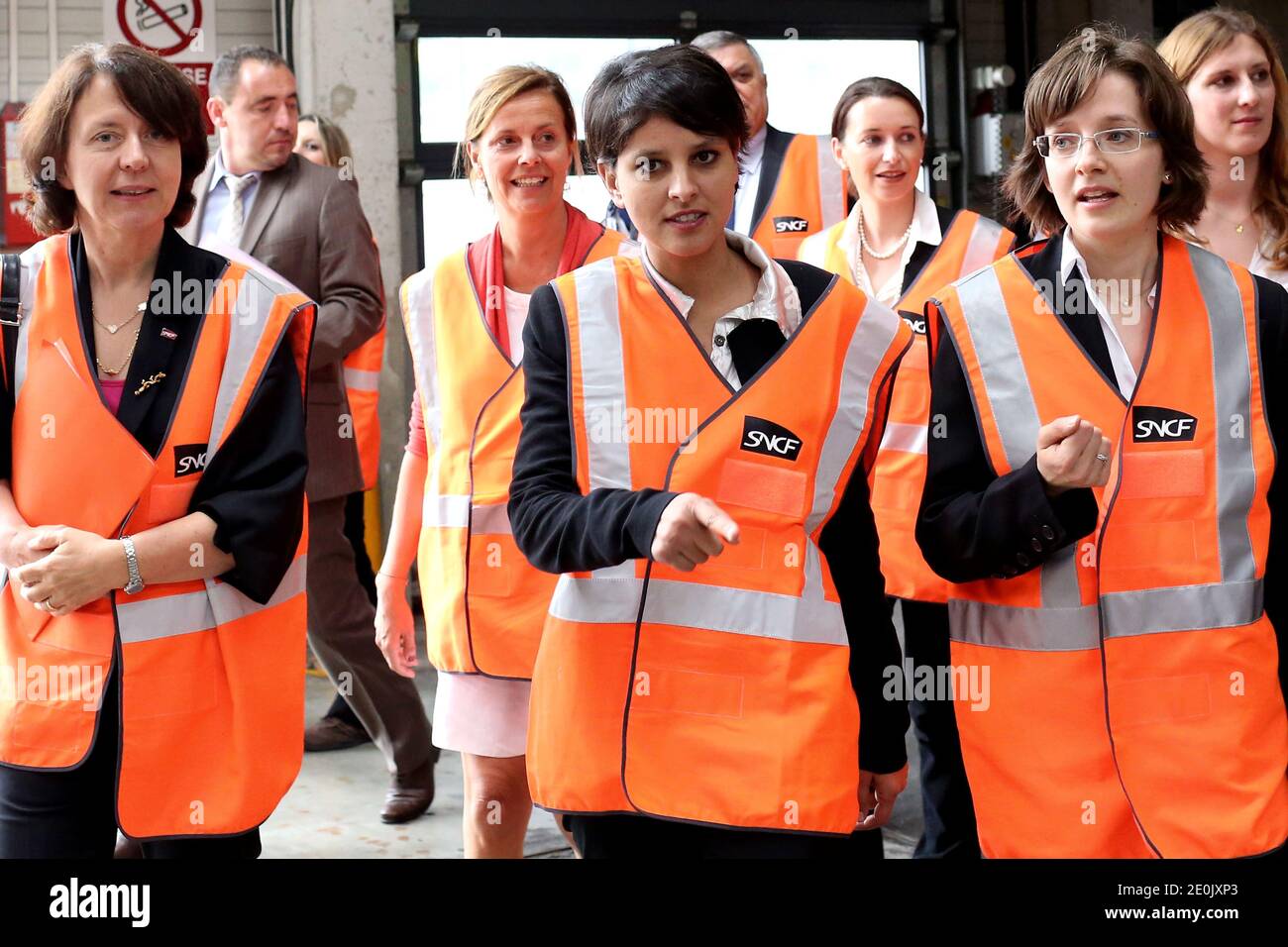 Ministro francese dei diritti della donna, Najat Vallaud-Belkacem visita il centro tecnico della SNCF, in Val d Argenteuil vicino a Parigi, Francia il 20 luglio 2012. Foto di Stephane Lemouton/ABACAPRESS.COM. Foto Stock
