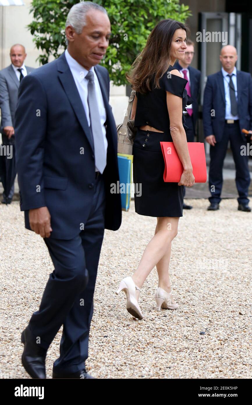 Il ministro francese della Cultura e della comunicazione, Aurele Filippetti e il ministro francese dei territori d'oltremare Victorin Lurel lasciano il Palazzo Elysee a Parigi, in Francia, il 01 agosto 2012, dopo la riunione settimanale del gabinetto. Foto di Stephane Lemouton/ABACAPRESS.COM. Foto Stock