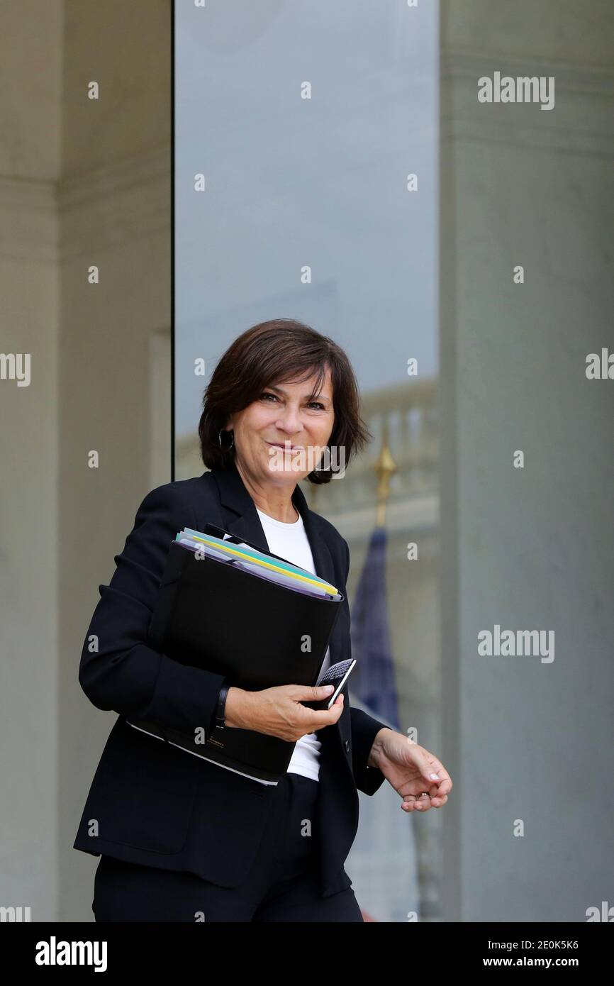 Marie-Arlette Carlotti, ministro francese delle persone disabili, lascia il Palazzo Elysee a Parigi, in Francia, il 01 agosto 2012 dopo la riunione settimanale del gabinetto. Foto di Stephane Lemouton/ABACAPRESS.COM. Foto Stock