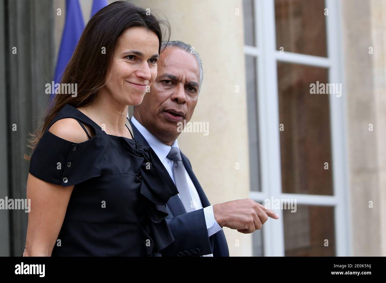 Il ministro francese della Cultura e della comunicazione, Aurele Filippetti e il ministro francese dei territori d'oltremare Victorin Lurel lasciano il Palazzo Elysee a Parigi, in Francia, il 01 agosto 2012, dopo la riunione settimanale del gabinetto. Foto di Stephane Lemouton/ABACAPRESS.COM. Foto Stock