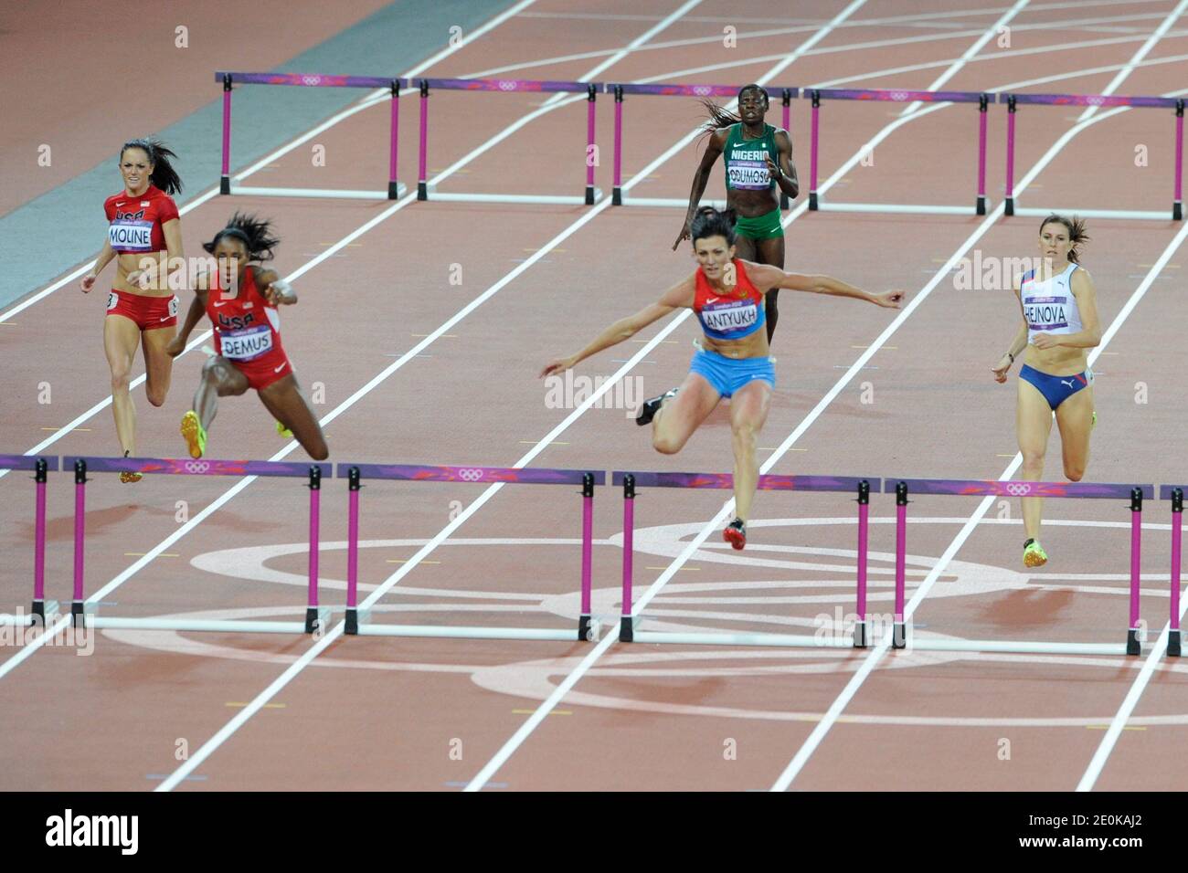 Natalya Antiukh in Russia vince la medaglia d'oro nelle 400 metri Hurdles donne in atetica ai Giochi Olimpici di Londra 2012 a Londra, Regno Unito, l'8 agosto 2012. Foto di Henri Szwarc/ABACAPRESS.COM Foto Stock