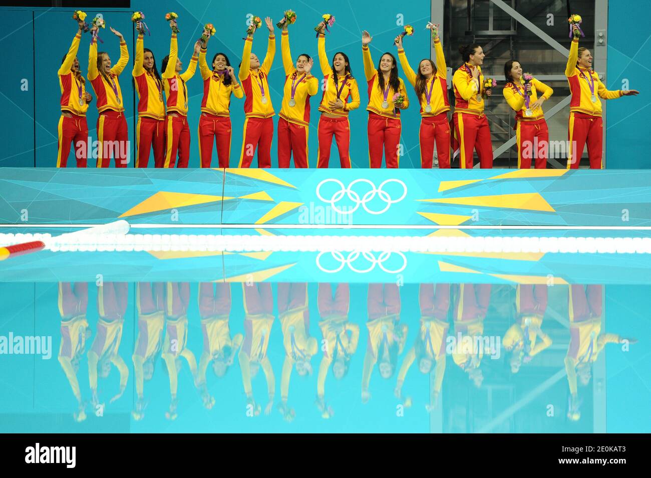 Il team di Spagna vince la medaglia d'argento alla finale femminile di Water Polo il giorno 13 dei Giochi Olimpici di Londra 2012 presso la Water Polo Arena il 9 agosto. Foto di Gouhier-Guibbaud-JMP/ABACAPRESS.COM Foto Stock