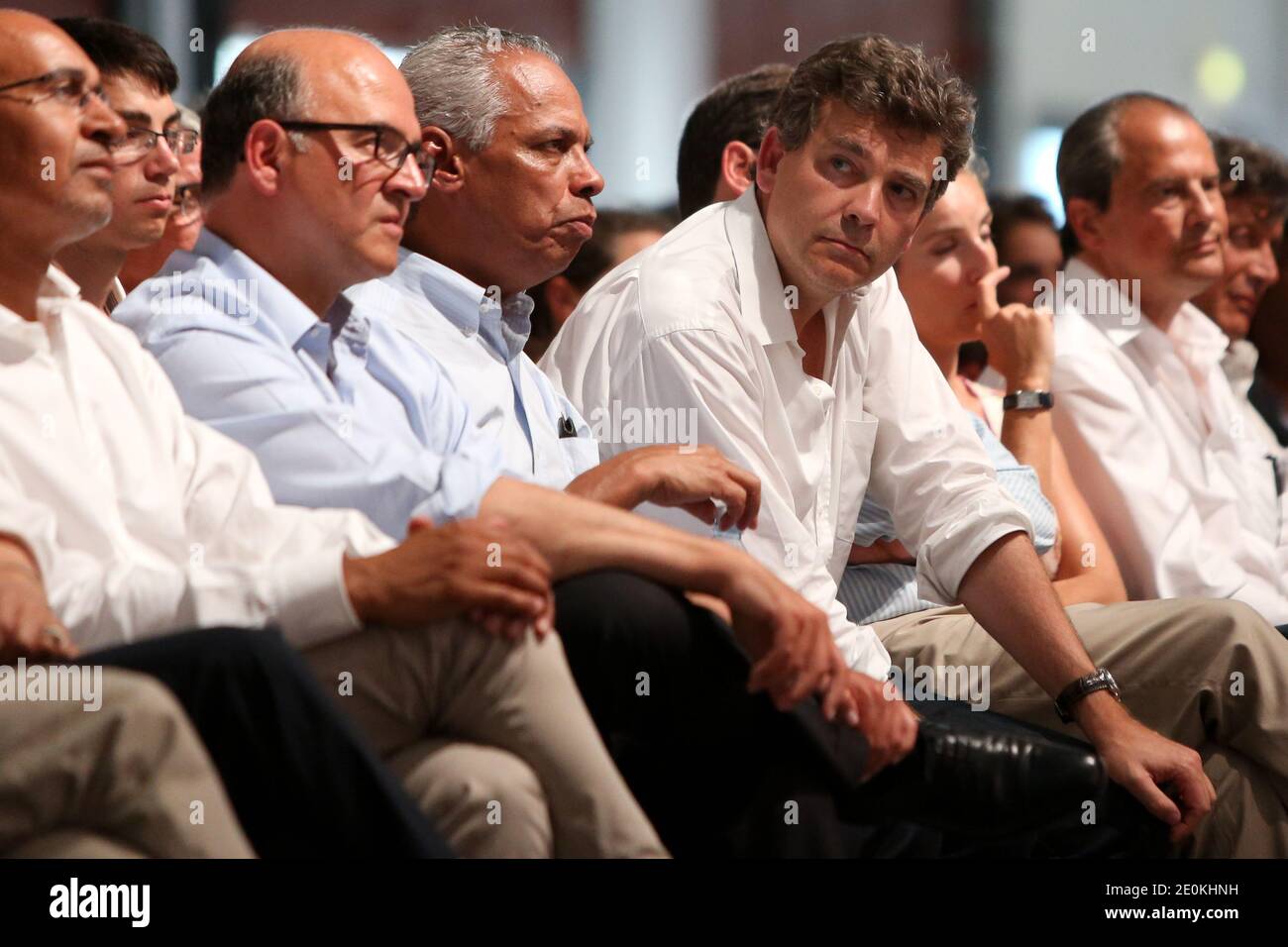 Il Ministro delle finanze Pierre Moscovici, il Ministro francese per i territori d'oltremare Victorin Lurel, il Ministro francese per la ripresa industriale Arnaud Montebourg, il Ministro francese per l'ecologia, lo sviluppo sostenibile e l'energia Delphine Batho e Jean-Christophe Cambadelis sono raffigurati durante il secondo giorno dell'Università estiva annuale del Partito socialista francese (PS) (Universites d'ete) A la Rochelle nella Francia sud-occidentale il 25 agosto 2012. Foto di Stephane Lemouton/ABACAPRESS.COM. Foto Stock