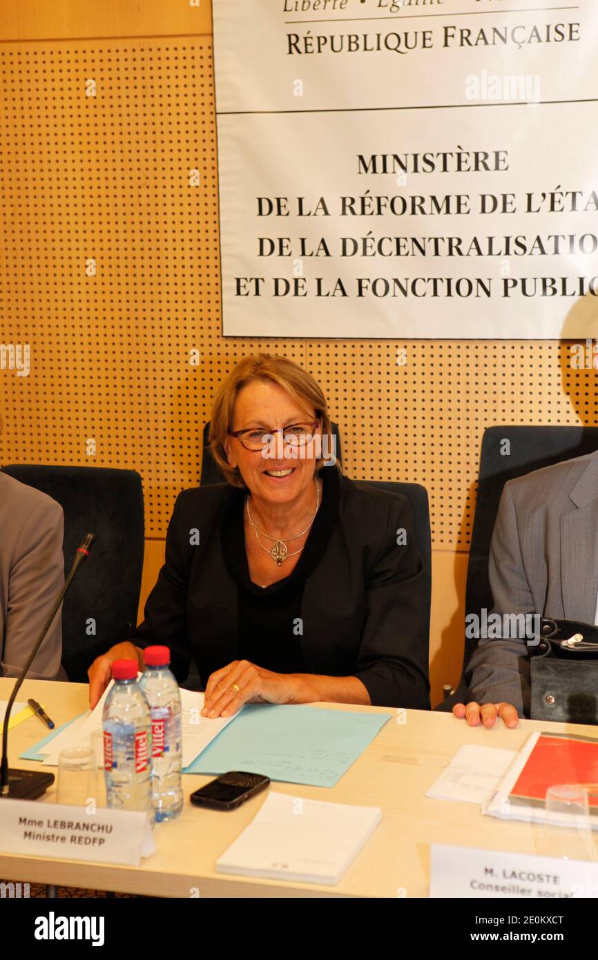 Ministro francese per la riforma dello Stato, il decentramento e la pubblica amministrazione, Marylise Lebranchu ha incontrato i rappresentanti sindacali della funzione civile al Consiglio economico, sociale e ambientale di Parigi il 4 settembre 2012 . Foto di Andrey Poree/ABACAPRESS.COM Foto Stock
