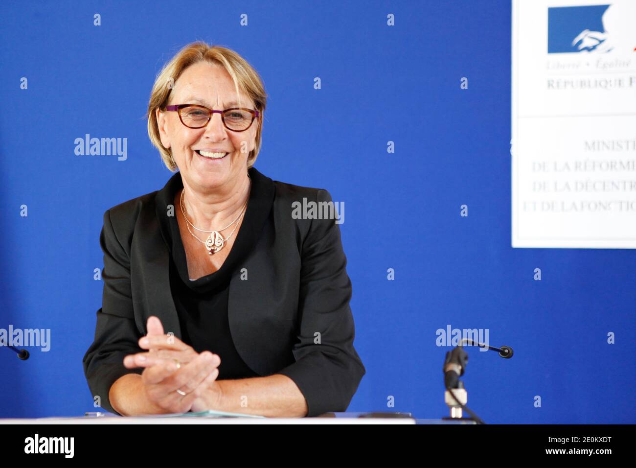 Ministro francese per la riforma dello Stato, il decentramento e la pubblica amministrazione, Marylise Lebranchu tiene una conferenza stampa dopo un incontro con i rappresentanti dei sindacati del servizio civile al Consiglio economico, sociale e ambientale di Parigi, in Francia, il 4 settembre 2012 . Foto di Andrey Poree/ABACAPRESS.COM Foto Stock