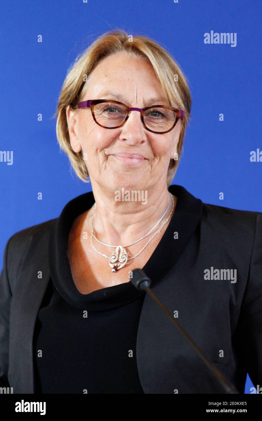 Ministro francese per la riforma dello Stato, il decentramento e la pubblica amministrazione, Marylise Lebranchu tiene una conferenza stampa dopo un incontro con i rappresentanti dei sindacati del servizio civile al Consiglio economico, sociale e ambientale di Parigi, in Francia, il 4 settembre 2012 . Foto di Andrey Poree/ABACAPRESS.COM Foto Stock