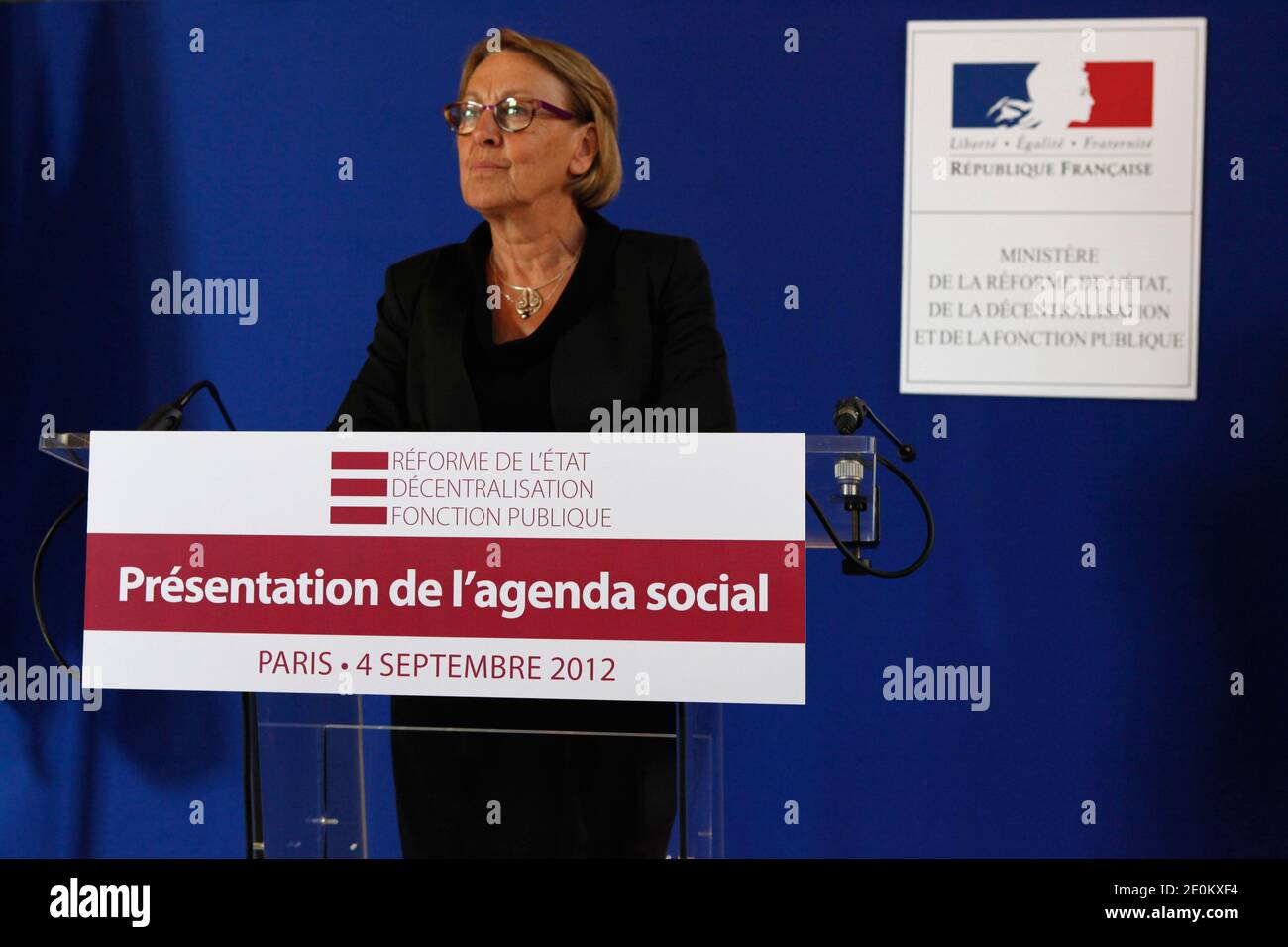 Ministro francese per la riforma dello Stato, il decentramento e la pubblica amministrazione, Marylise Lebranchu tiene una conferenza stampa dopo un incontro con i rappresentanti dei sindacati del servizio civile al Consiglio economico, sociale e ambientale di Parigi, in Francia, il 4 settembre 2012 . Foto di Andrey Poree/ABACAPRESS.COM Foto Stock
