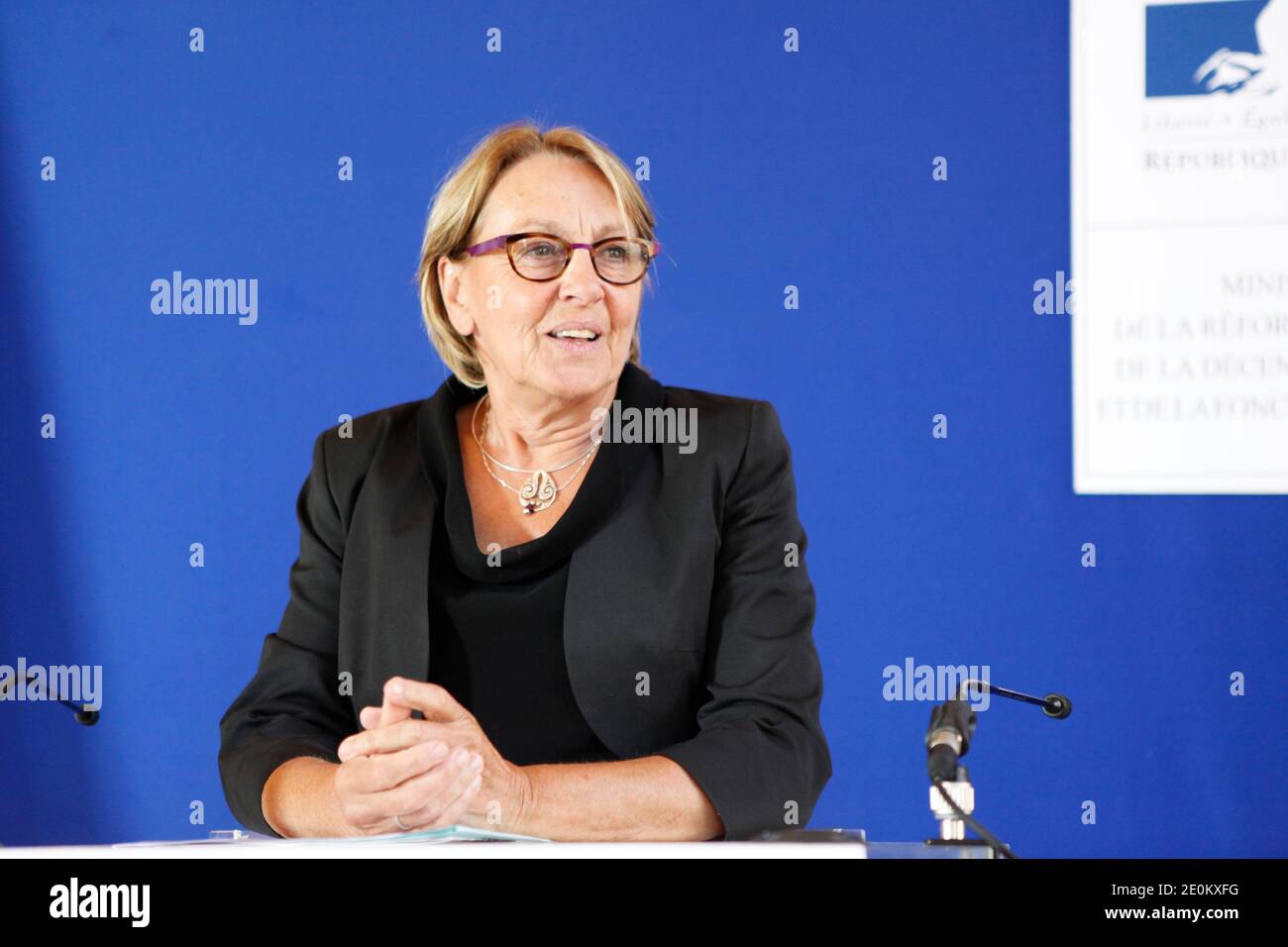 Ministro francese per la riforma dello Stato, il decentramento e la pubblica amministrazione, Marylise Lebranchu tiene una conferenza stampa dopo un incontro con i rappresentanti dei sindacati del servizio civile al Consiglio economico, sociale e ambientale di Parigi, in Francia, il 4 settembre 2012 . Foto di Andrey Poree/ABACAPRESS.COM Foto Stock