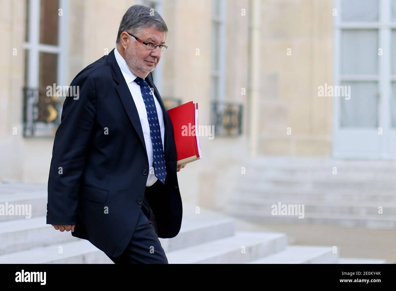 Il Ministro francese responsabile delle relazioni con il Parlamento Alain Vidalies lascia il Palazzo Elysee a Parigi, in Francia, il 05 settembre 2012, dopo la riunione settimanale del gabinetto. Foto di Stephane Lemouton/ABACAPRESS.COM. Foto Stock