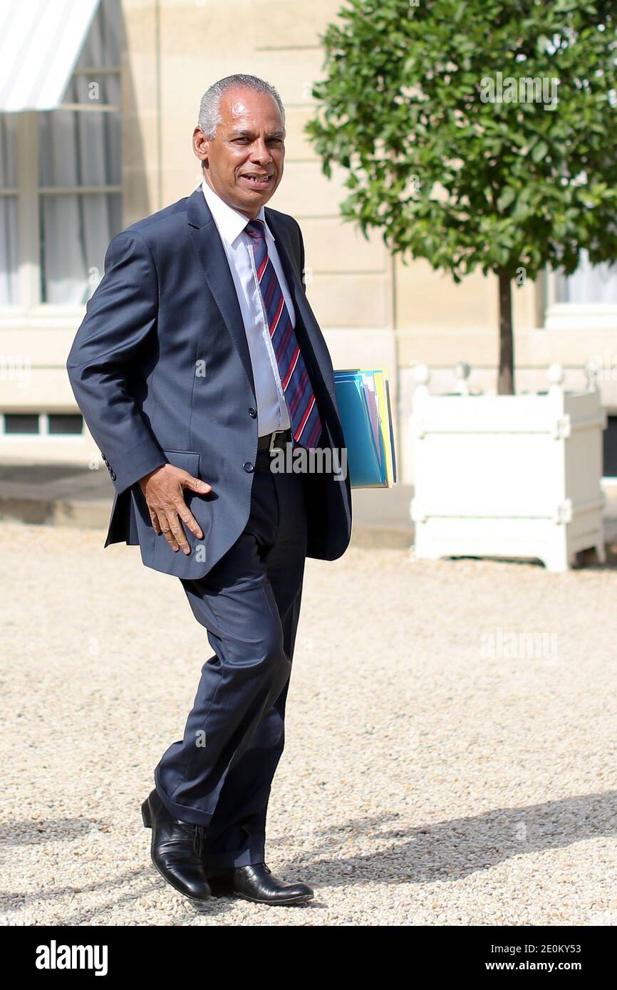 Il Ministro francese delle Victorie dei territori d'oltremare a Lurel lascia il Palazzo Elysee a Parigi, in Francia, il 05 settembre 2012, dopo la riunione settimanale del gabinetto. Foto di Stephane Lemouton/ABACAPRESS.COM. Foto Stock
