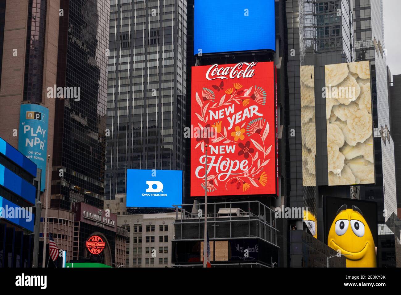 2021 cartelloni elettronici di Capodanno a Times Square, New York, USA Foto Stock