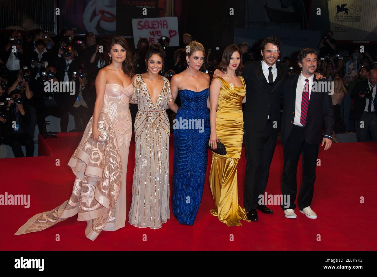 Selena Gomez, Vanessa Hudgens, Ashley Benson, Rachel Korine, James Franco e il regista Harmony Korine partecipano alla prima 'Sching Breakers' nell'ambito del 69° Festival del Cinema di Venezia tenutosi presso il Palazzo del Casino di Venezia il 5 settembre 2012. Foto di Nicolas Genin/ABACAPRESS.COM Foto Stock