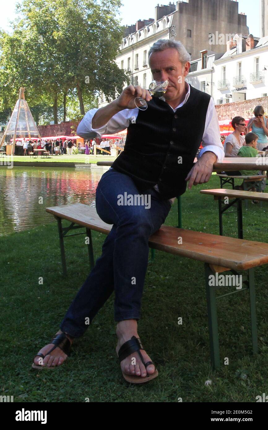 Il capo francese a tre stelle Alain Passard si pone durante il 'Festival Les Gouts Uniques' al Chateau des Ducs de Bretagne a Nantes, Francia, l'8 settembre 2012. Foto di Laetitia Notarianni/ABACAPRESS.COM Foto Stock