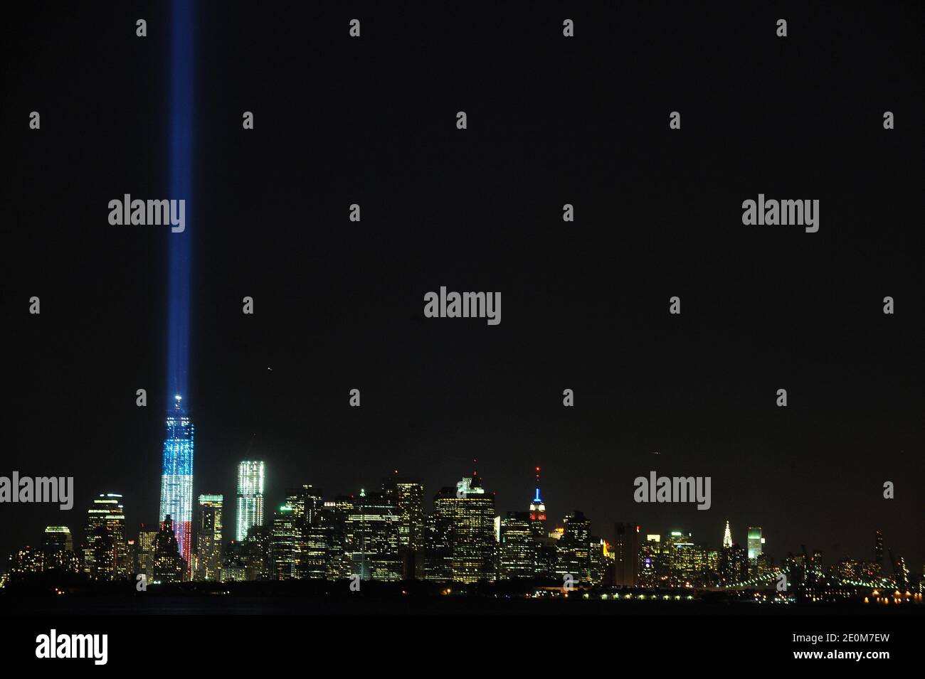 Le 9-11 Tribute Lights sono apparse dal 69th Street Pier a Bay Ridge Brooklyn a New York City, NY, USA il 11 settembre 2012. Foto di Brad Barket/ABACAPRESS.COM Foto Stock