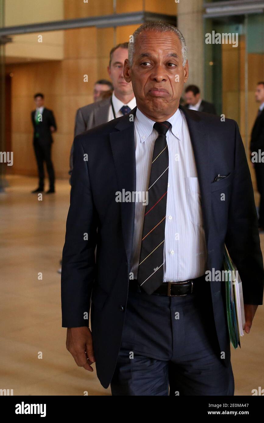 Il Ministro francese per i territori d'oltremare Victors a Lurel è raffigurato durante una conferenza ambientale presso la sede del Consiglio economico, sociale e ambientale di Francia (CESE) a Parigi il 15 settembre 2012. Foto di Stephane Lemouton/ABACAPRESS.COM. Foto Stock