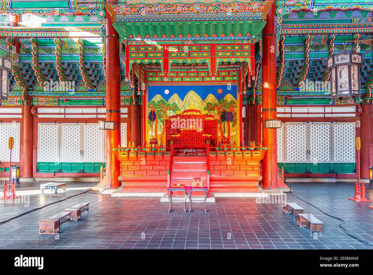 SEOUL, COREA, 19 OTTOBRE 2019: Camera del trono del Palazzo Gyeongbokgung a Seoul, Repubblica di Corea Foto Stock