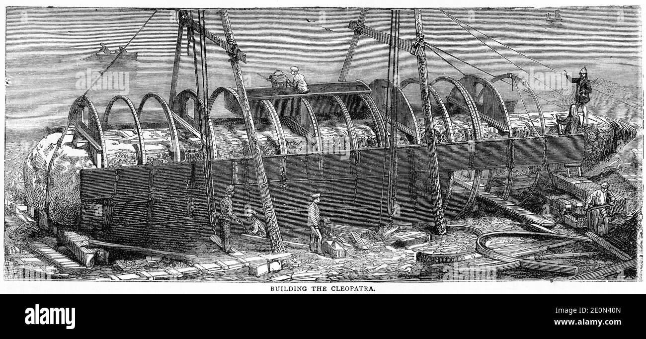 Incisione di un gruppo di uomini che costruiscono il "Cleopatra", un pontile cilindrico per trasportare l'antico obelisco egittano, l'ago di Cleopatra, da Alessandria a Londra nel 1877. Foto Stock