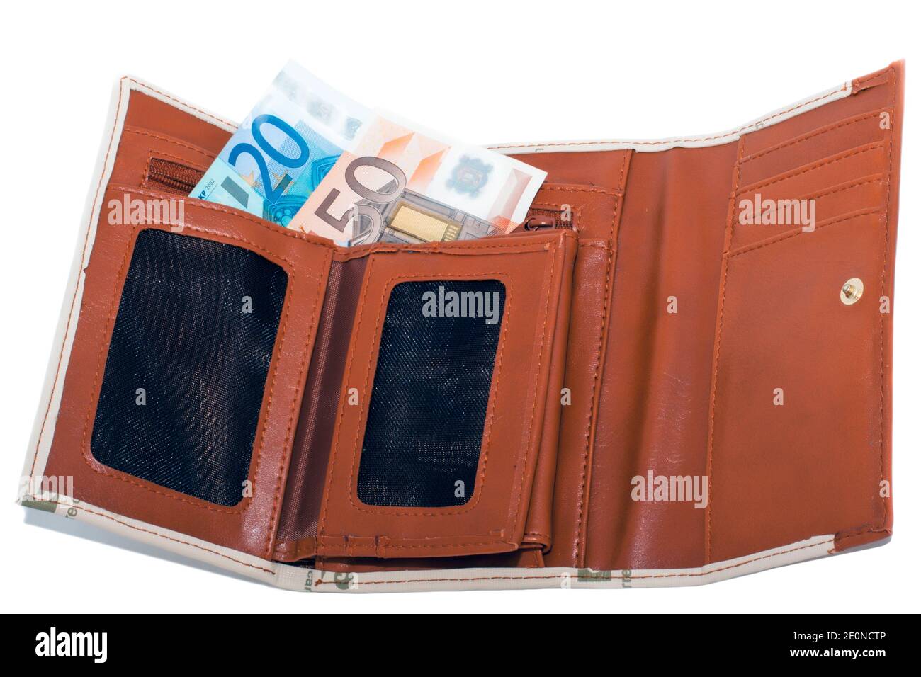 portafoglio, arancione brillante e un po 'di soldi su sfondo bianco Foto Stock