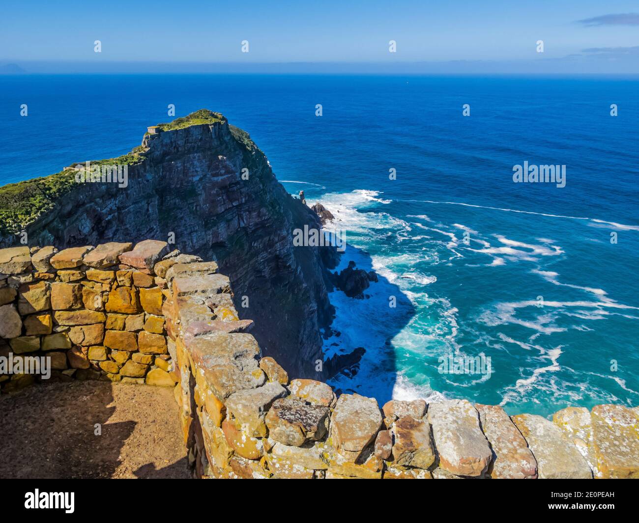 Splendida vista delle scogliere rocciose di Capo di buona speranza, Sudafrica Foto Stock
