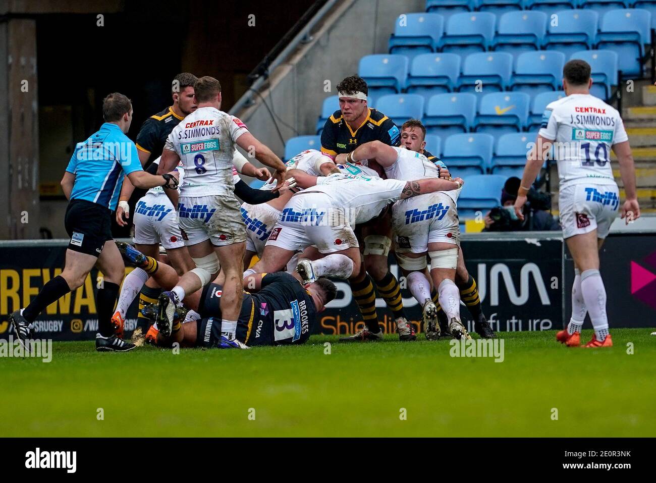 2 gennaio 2021; Ricoh Arena, Coventry, West Midlands, Inghilterra; premiership inglese Rugby, Wasps contro Exeter Chiefs; Exeter Chiefs cercando di spingere oltre la linea Foto Stock