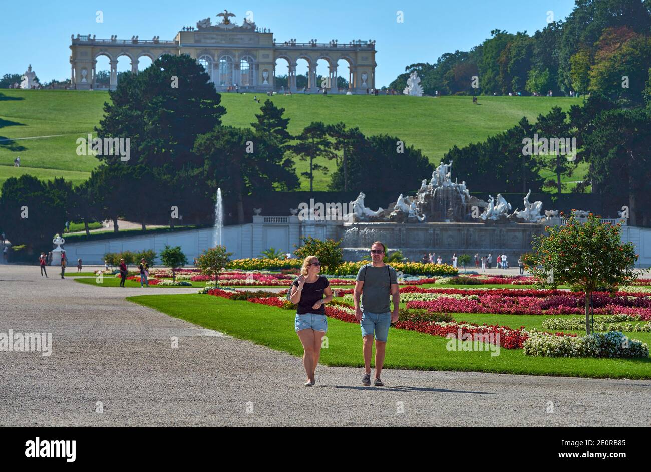 Passeggiate nel parco del Palazzo di Schoenbrunn. Vienna, Austria Foto Stock