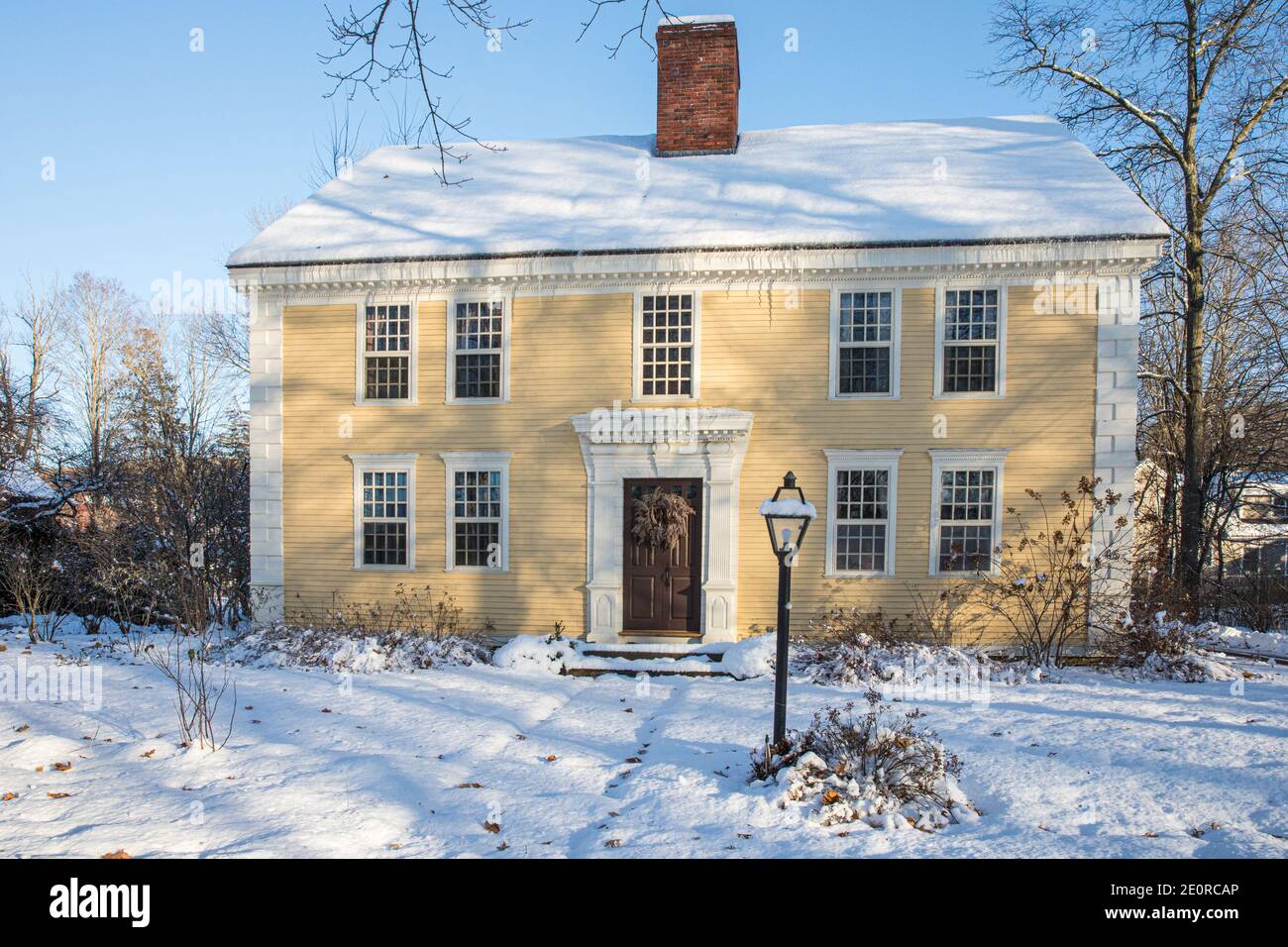 Una vecchia casa in stile coloniale a Deerfield Village, Deerfield, Massachusetts Foto Stock