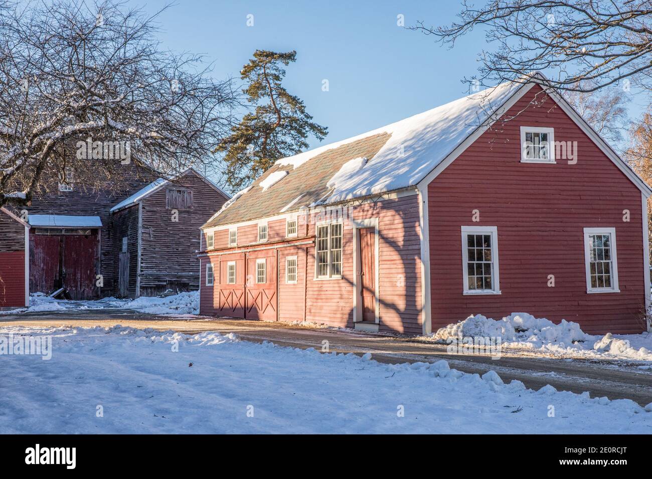 Un granaio rosso situato nel villaggio di Deerfield, Deerfield, Massachusetts Foto Stock
