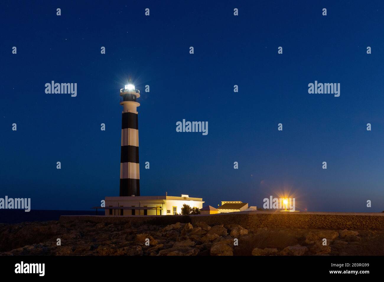 Il Faro di Cap d'Artrutx o Faro di Artrutx (in catalano: Far d'Artrutx) è un faro attivo del XIX secolo situato sulla bassa punta di Foto Stock