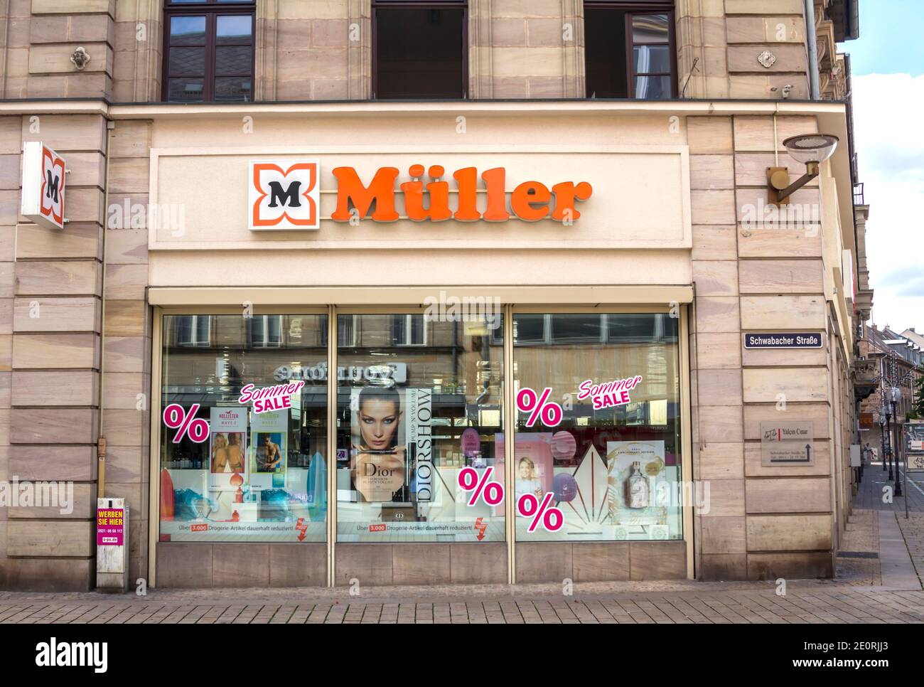Furth, Germania : Muller store. Muller Ltd. & Co. KG è una catena di negozi  al dettaglio, con sede a Ulm, Germania Foto stock - Alamy