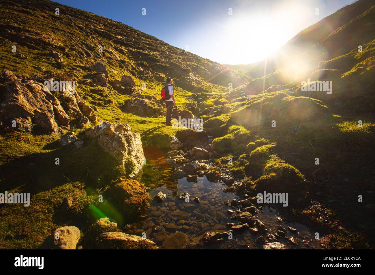 Vista dalla catena montuosa dell'Aralar e dalla vetta del Txindoki nei Paesi Baschi. Foto Stock
