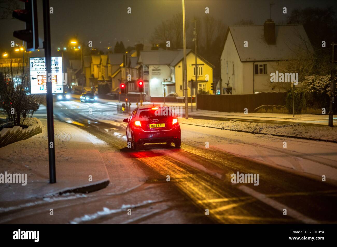 Cradley Heath, West Midlands, Regno Unito. 2 gennaio 2020. Più neve copre Cradley Heath, West Midlands, che può ben girare al ghiaccio come le temperature durante la notte scende a meno 3 degress . Credit: Peter Lopeman/Alamy Live News Foto Stock