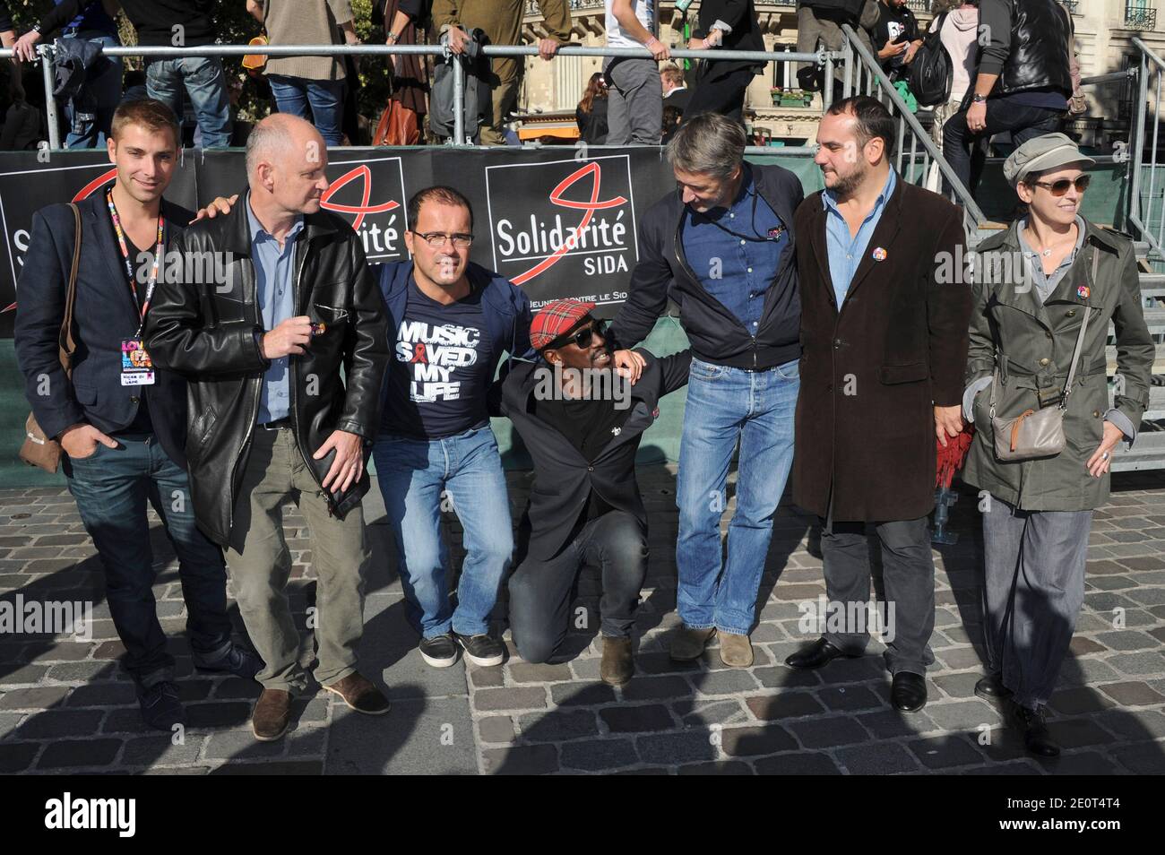 Luc Barruet, Marco Prince, Antoine de Caunes, Francois-Xavier Demaison e Sophie Jovillard partecipano all'annuale "Love Life Parade 2012" che si tiene in piazza Bastille a Parigi, in Francia, il 30 settembre 2012. Foto di Aurore Marechal/ABACAPRESS.COM Foto Stock