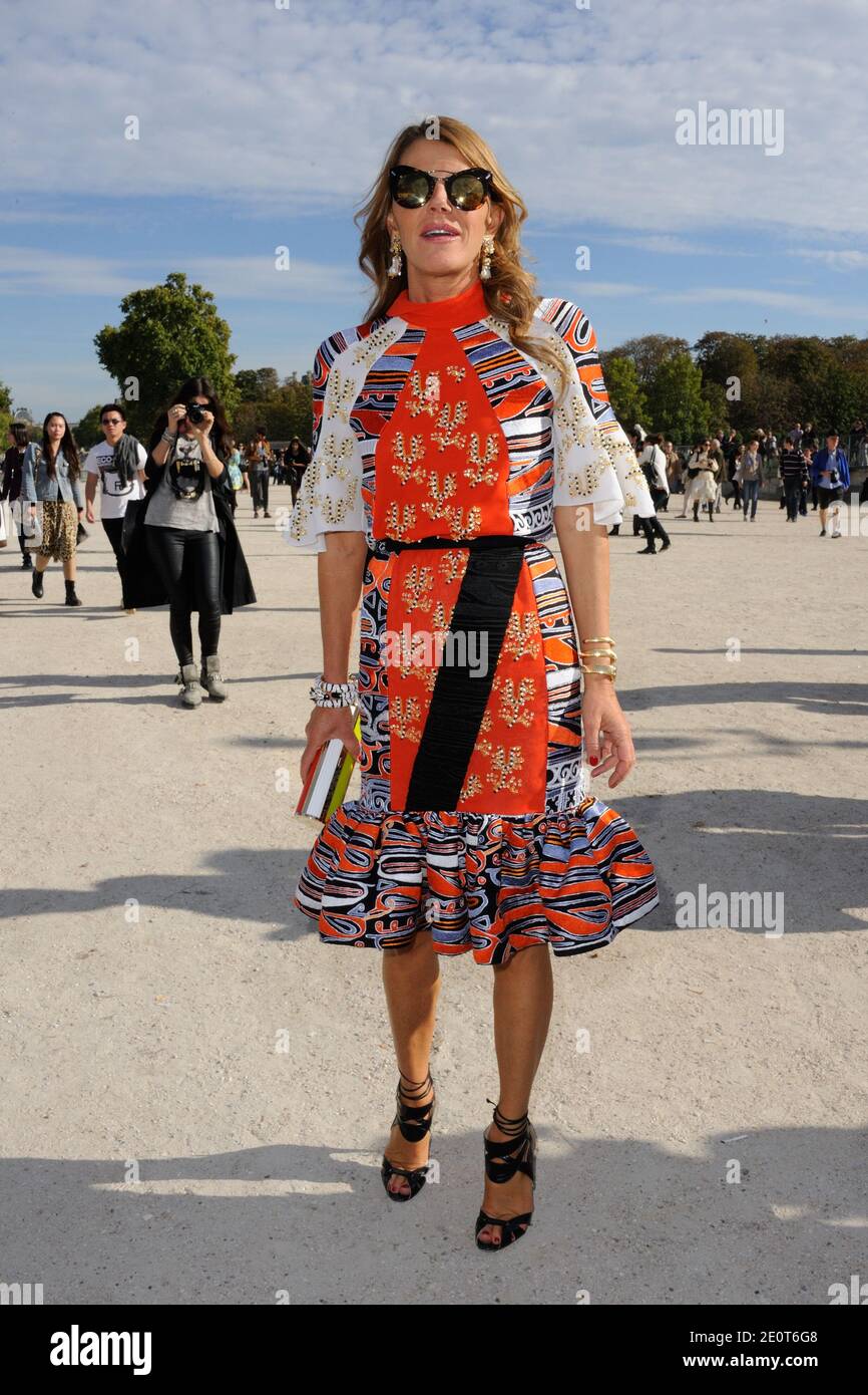 Anna dello Russo arriva alla mostra Primavera-Estate 2013 della collezione Ready-to-Wear di Chloe, in Francia, il 1° ottobre 2012. Foto di Alban Wyters/ABACAPRESS.COM Foto Stock