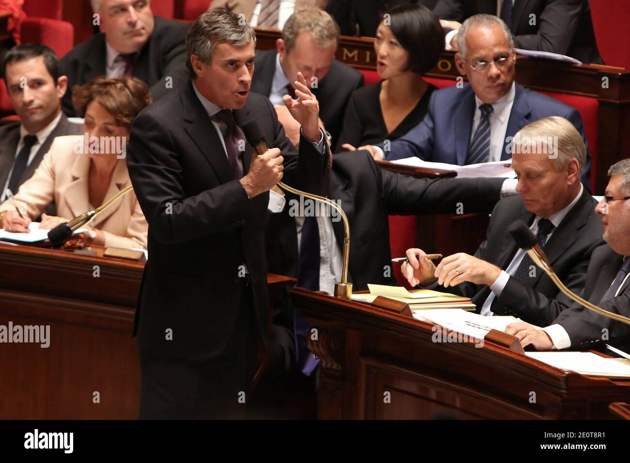 Interviene accanto al primo Ministro, Jean-Marc Ayrault, Ministro incaricato delle relazioni con il Parlamento, Alain Vidalies, Ministro degli esteri Laurent Fabius, Ministro degli affari sociali e della sanità Marisol Touraine e Ministro junior per le PMI, Innovazioni ed Economia digitale Fleur Pellerin partecipa durante la sessione settimanale di domande al governo all'Assemblea Nazionale, a Parigi, in Francia, il 2 ottobre 2012. Foto di Stephane Lemouton/ABACAPRESS.COM Foto Stock