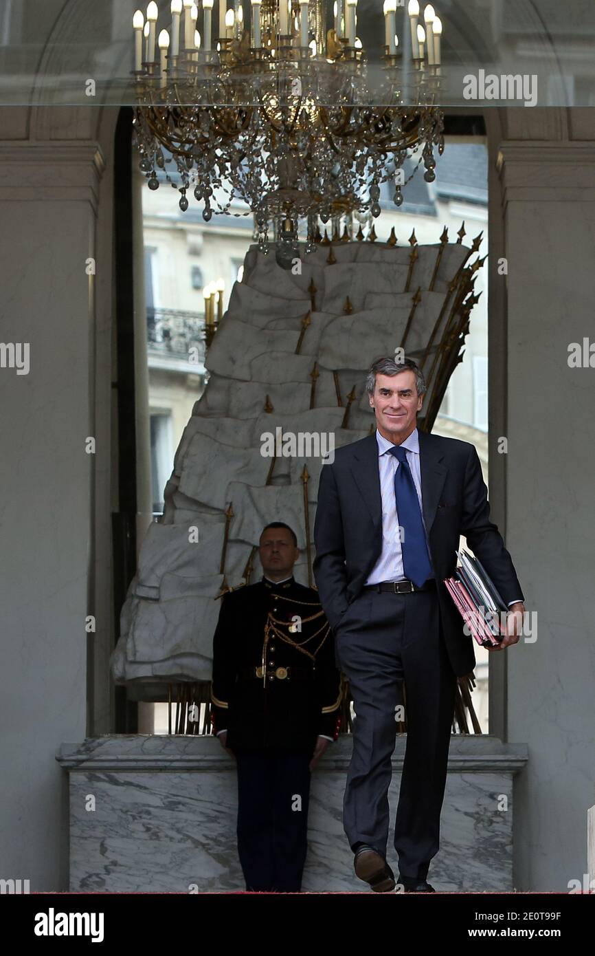 Jerome Cahuzac, ministro francese junior del bilancio, lascia il palazzo presidenziale Elysee dopo la riunione settimanale del gabinetto, a Parigi, il 3 ottobre 2012. Foto di Stephane Lemouton/ABACAPRESS.COM. Foto Stock